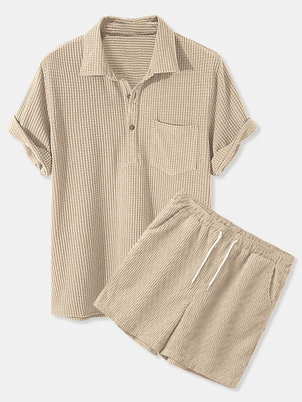 Luxuriöses Set aus Poloshirt und Shorts