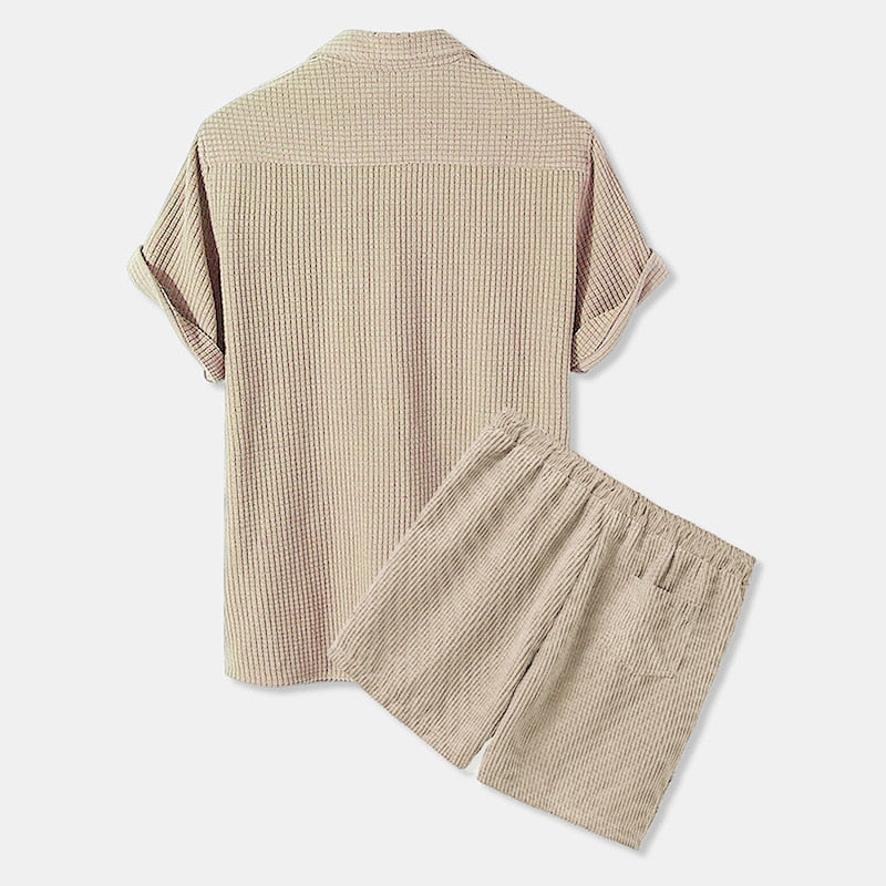 Luxuriöses Set aus Poloshirt und Shorts