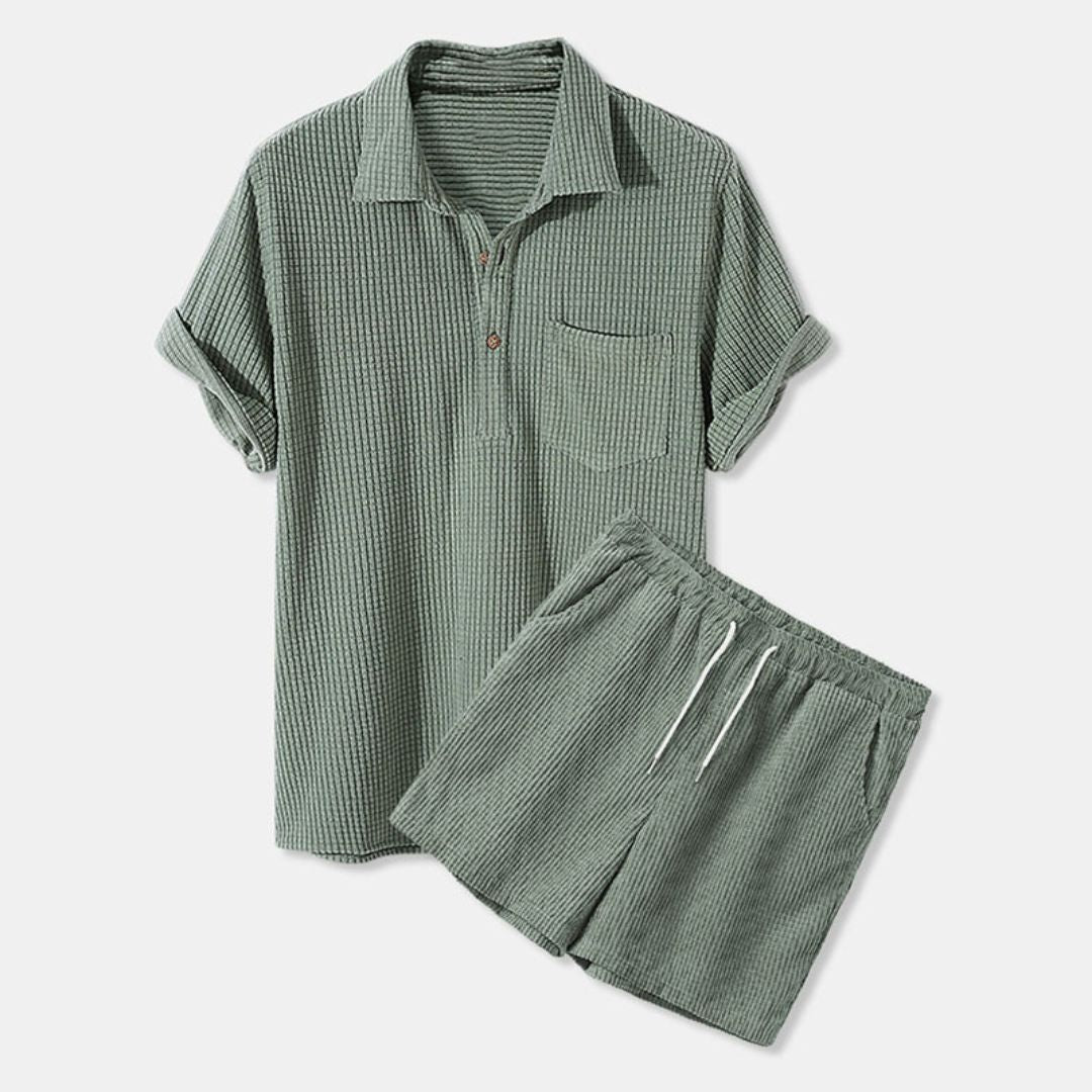 Luxuriöses Set aus Poloshirt und Shorts